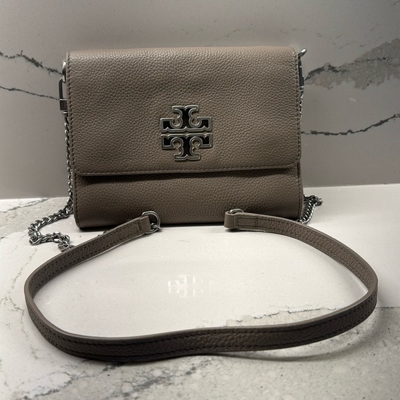 Tory Burch Handbags - Tory Burch Britian chain like new condition cross body purse in pebble leather